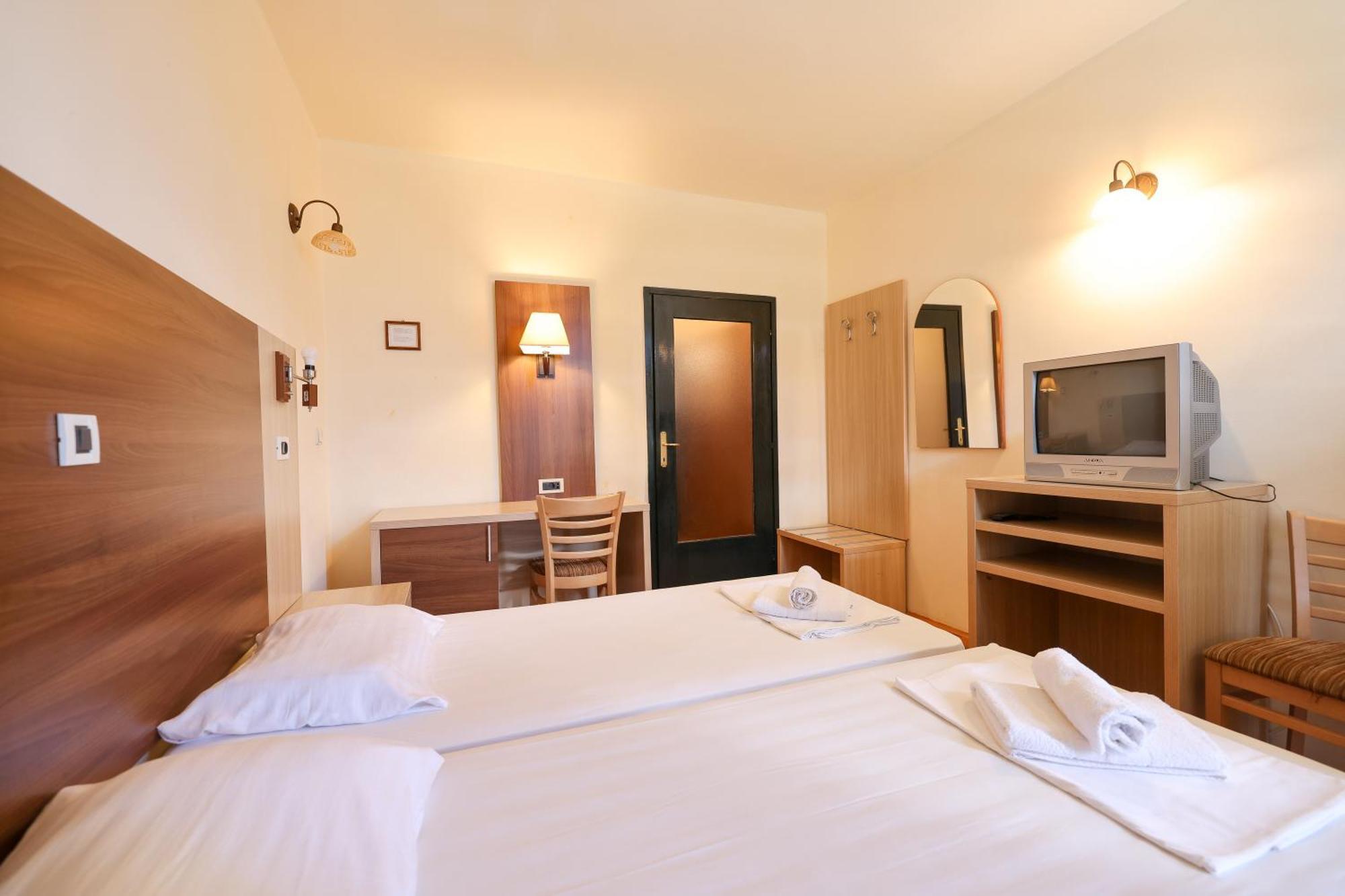 Tribunia Beach Hotel Tribalj Extérieur photo