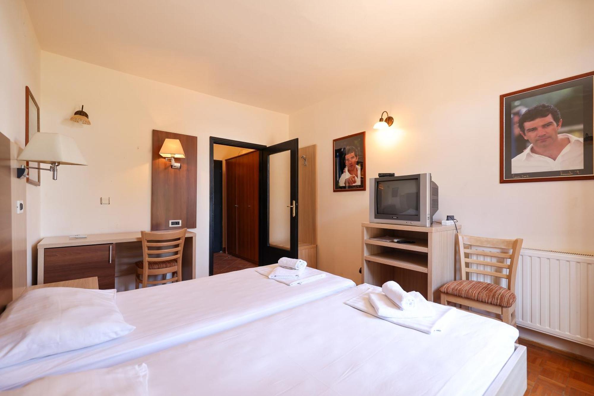 Tribunia Beach Hotel Tribalj Extérieur photo