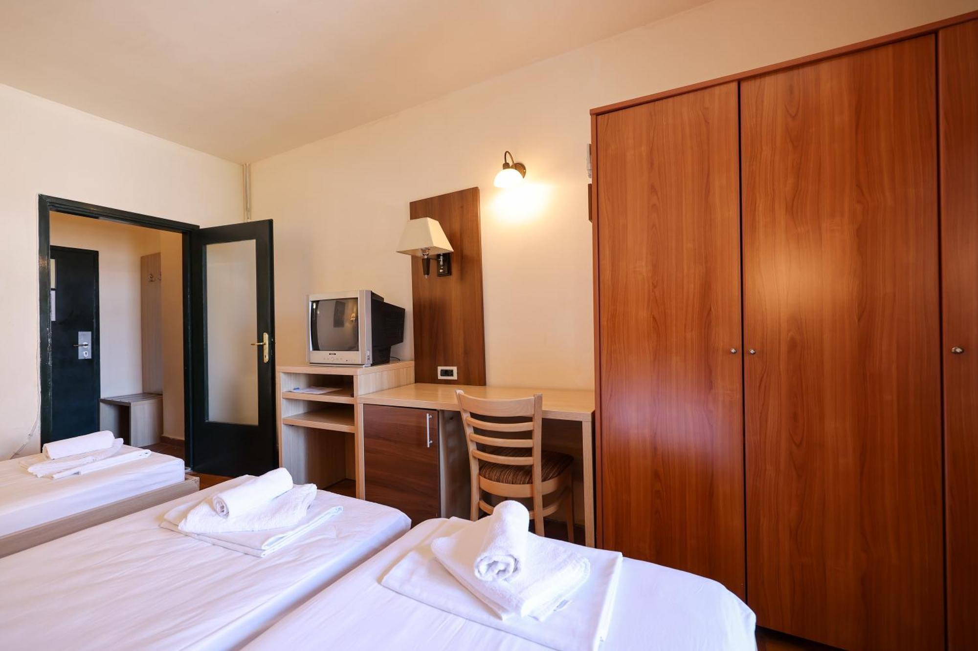 Tribunia Beach Hotel Tribalj Extérieur photo