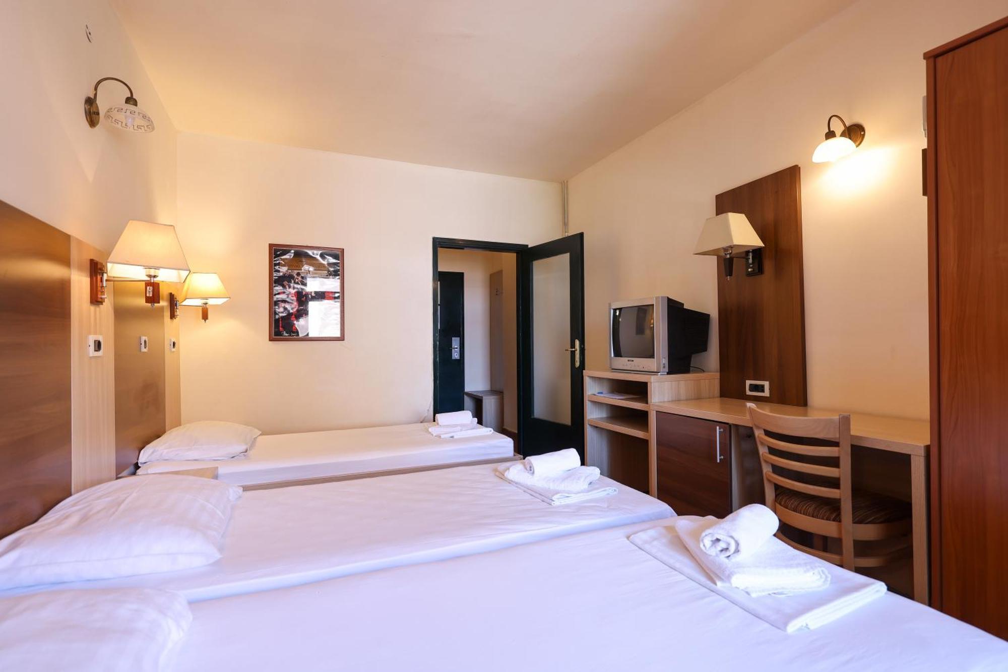 Tribunia Beach Hotel Tribalj Extérieur photo