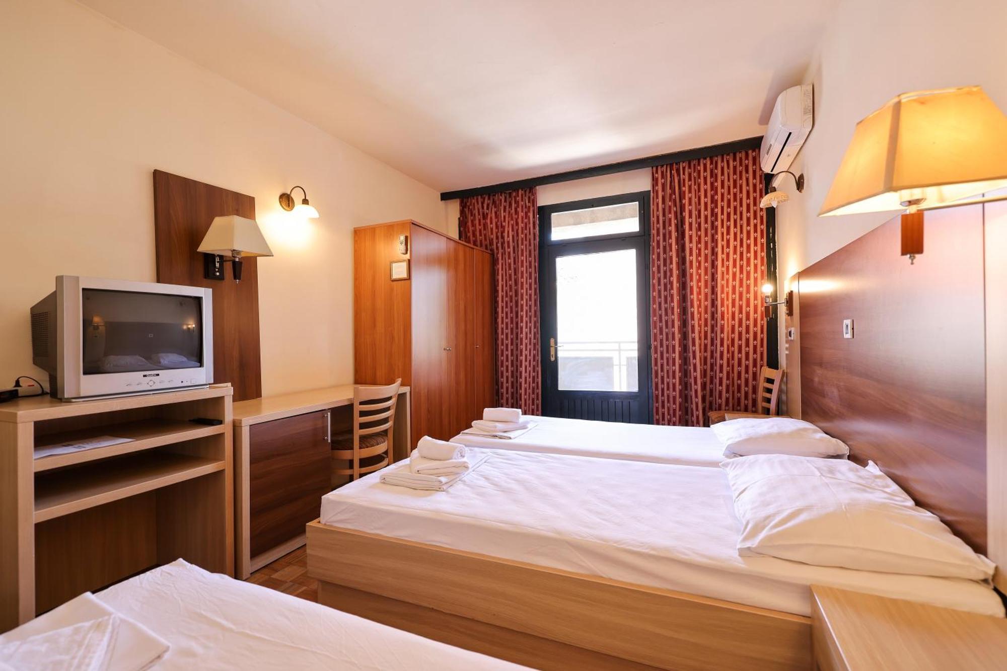 Tribunia Beach Hotel Tribalj Extérieur photo
