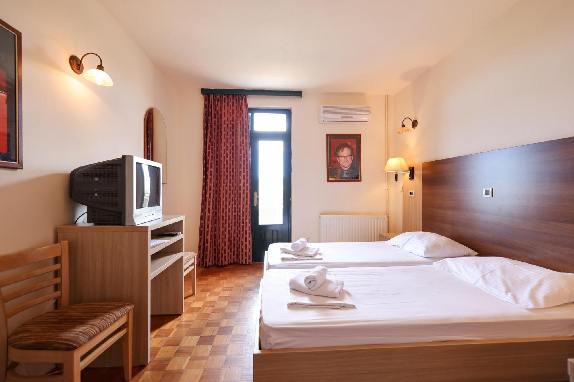 Tribunia Beach Hotel Tribalj Extérieur photo