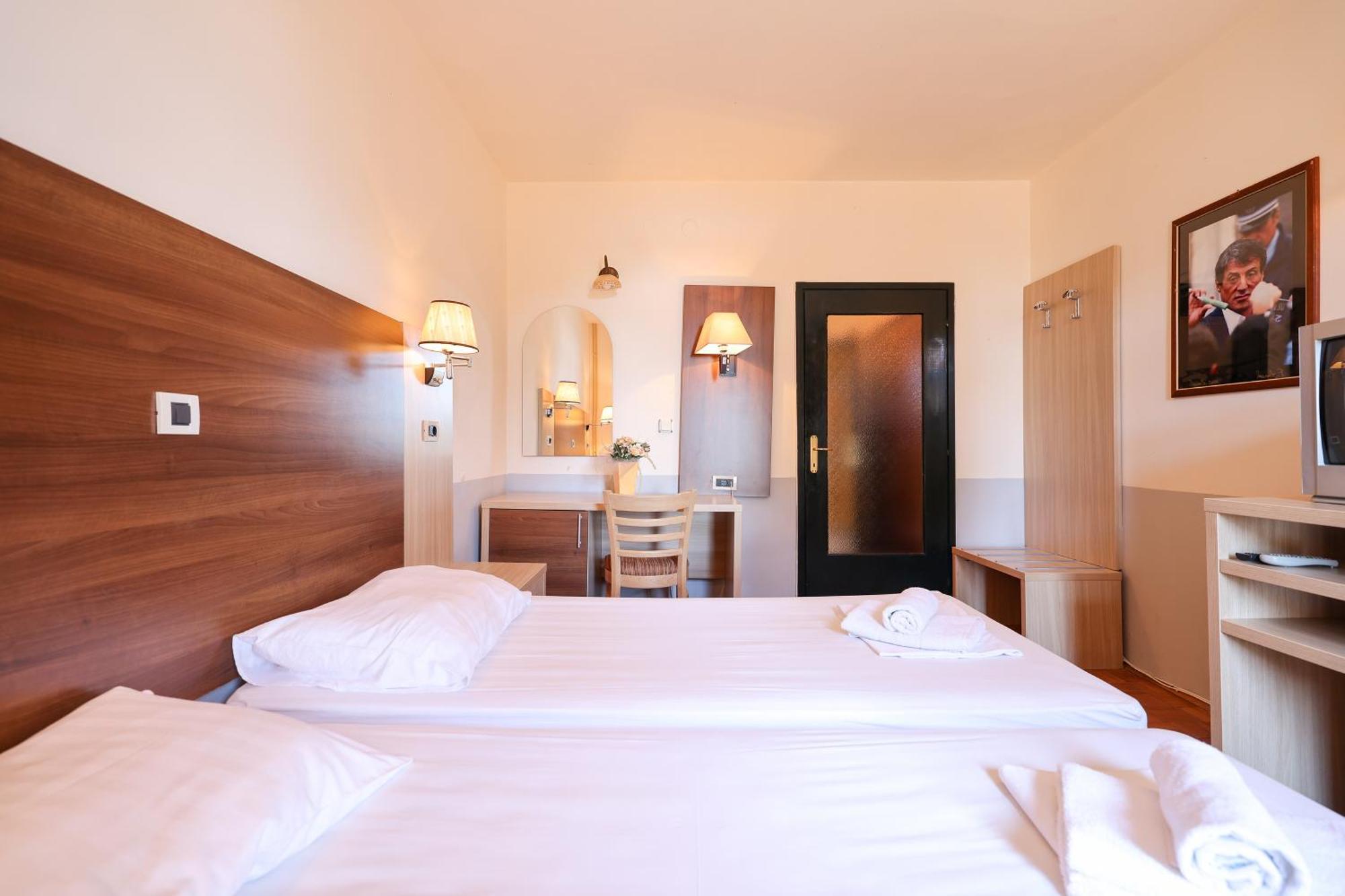 Tribunia Beach Hotel Tribalj Extérieur photo