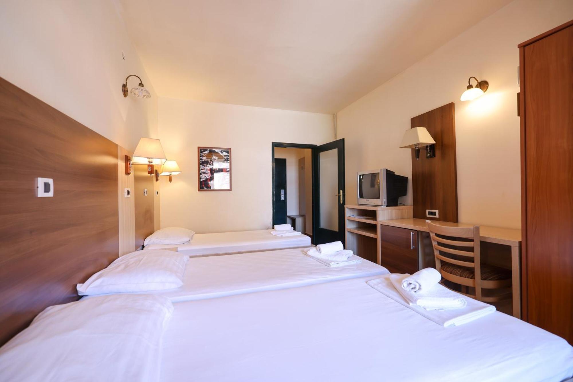 Tribunia Beach Hotel Tribalj Extérieur photo